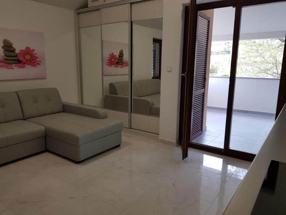 Relax Zone III Apartment Malinska Exterior foto