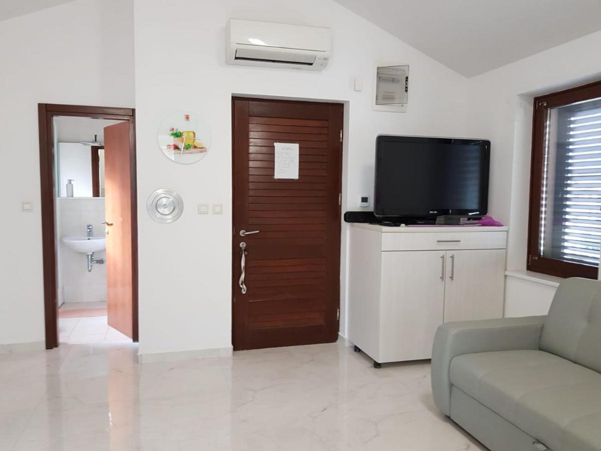 Relax Zone III Apartment Malinska Exterior foto
